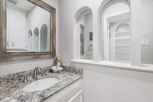 2703 Chinquapin Oak Ln, Arlington, TX 76012 - Photo 2