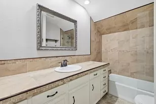 2703 Chinquapin Oak Ln, Arlington, TX 76012 - Photo 8