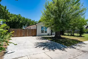 1920 S 18th St, Waco, TX 76706 - Photo 2