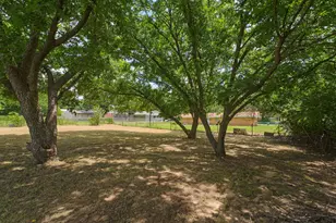 180 Trail Dr, Bowie, TX 76230 - Photo 36