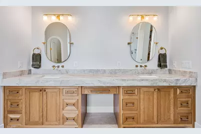 814 E Wall Street, Grapevine, TX 76051 - Photo 18