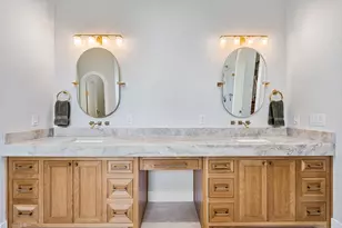 814 E Wall St, Grapevine, TX 76051 - Photo 18