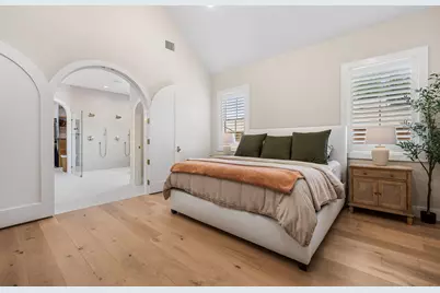 814 E Wall Street, Grapevine, TX 76051 - Photo 16
