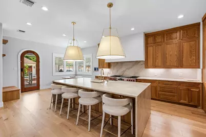 814 E Wall Street, Grapevine, TX 76051 - Photo 10