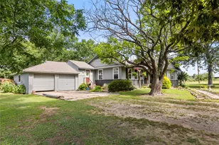 2461 County Rd 44800, Blossom, TX 75416 - Photo 1