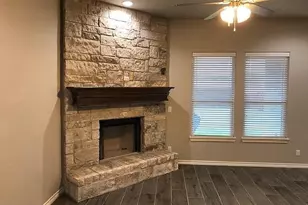451 Silverton Dr, Granbury, TX 76049 - Photo 4