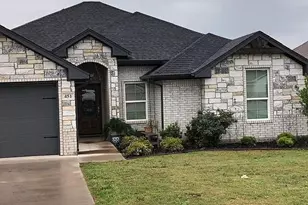 451 Silverton Dr, Granbury, TX 76049 - Photo 2