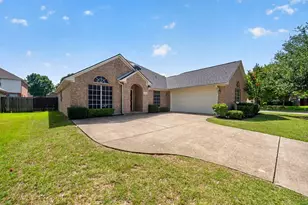 2723 Lake Way Dr, Grand Prairie, TX 75052 - Photo 32