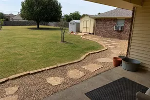 421 Bluebonnet Ln, Red Oak, TX 75154 - Photo 2