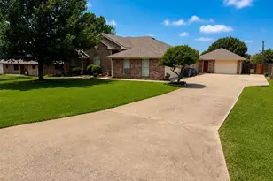 421 Bluebonnet Ln, Red Oak, TX 75154 - Photo 1