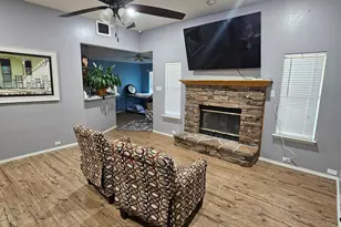 421 Bluebonnet Ln, Red Oak, TX 75154 - Photo 4