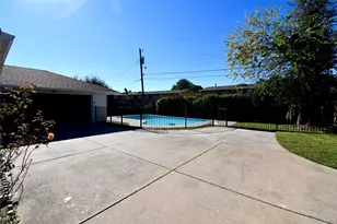 2705 Twinpost Ct, Irving, TX 75062 - Photo 28