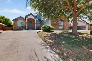 2201 Trickling Creek Dr, Garland, TX 75041 - Photo 2