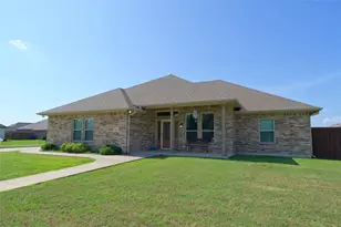 318 E 4th St, Lindsay, TX 76250 - Photo 2
