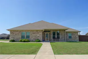 318 E 4th St, Lindsay, TX 76250 - Photo 1