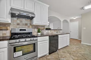 3813 N Eugene Ct, Irving, TX 75062 - Photo 12