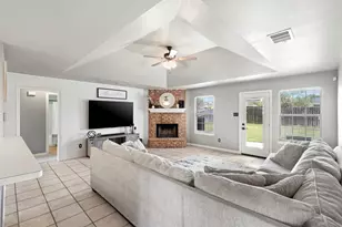 6213 Peach Tree Dr, Midlothian, TX 76065 - Photo 2