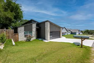 3015 Brazos River Dr, Granbury, TX 76048 - Photo 2