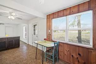 1823 N Crockett St, Sherman, TX 75092 - Photo 2
