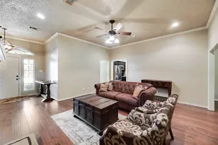 2921 Oakridge Dr, Hurst, TX 76054 - Photo 6