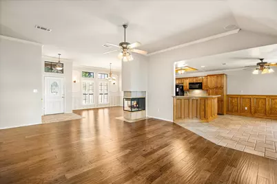 105 Casas Del Sur Street, Granbury, TX 76049 - Photo 10