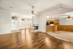 105 Casas Del Sur St, Granbury, TX 76049 - Photo 10