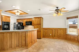105 Casas Del Sur St, Granbury, TX 76049 - Photo 14