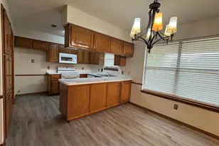 1203 Stonelake Dr, Cleburne, TX 76033 - Photo 2