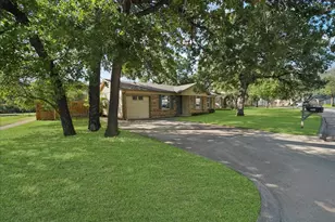 5701 Guildwood Dr, Arlington, TX 76017 - Photo 2