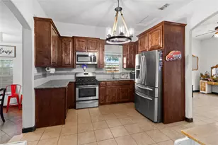 105 E Linden St, Ennis, TX 75119 - Photo 6