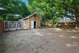 105 E Linden St, Ennis, TX 75119 - Photo 18