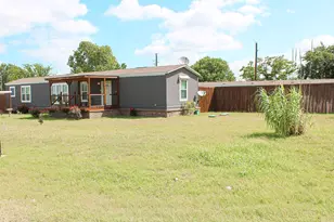 8529 Weems Estate Dr, Granbury, TX 76048 - Photo 2