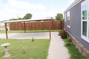 8529 Weems Estate Dr, Granbury, TX 76048 - Photo 4