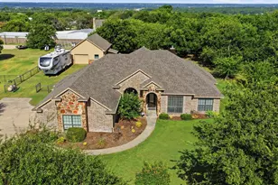 153 Sandstone Ln, Weatherford, TX 76085 - Photo 2