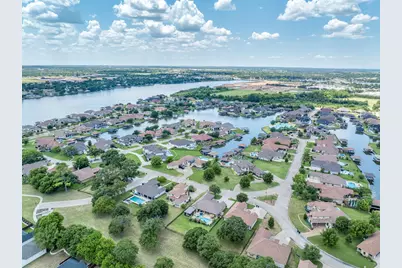 1104 Catalina Bay Boulevard, Granbury, TX 76048 - Photo 4