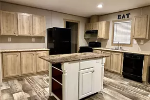 931 Thicket Trail, Granbury, TX 76048 - Photo 4