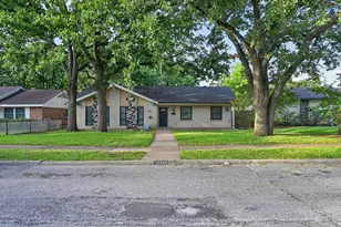 10434 Castlerock Dr, Dallas, TX 75217 - Photo 1