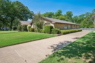 1204 Springwood Ct, Euless, TX 76040 - Photo 2