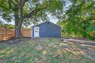 141 N Dobson St, Burleson, TX 76028 - Photo 4