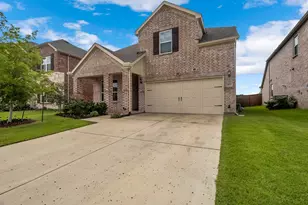 413 Breeds Hl Rd, Little Elm, TX 75068 - Photo 2
