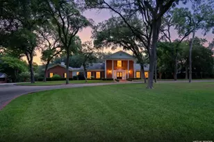2825 Lake Air Dr, Waco, TX 76710 - Photo 2