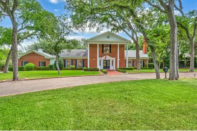 2825 Lake Air Drive, Waco, TX 76710 - Photo 1