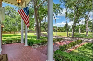 2825 Lake Air Dr, Waco, TX 76710 - Photo 4