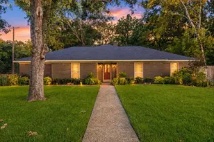 1401 Bowie Cir, Corsicana, TX 75110 - Photo 2