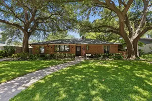 926 Chadwick Dr, Richardson, TX 75080 - Photo 2