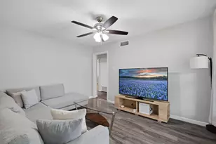1413 N Wharton St, Sherman, TX 75092 - Photo 4