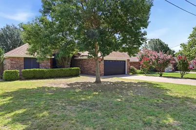 1401 Spanish Oak Drive, Granbury, TX 76048 - Photo 2