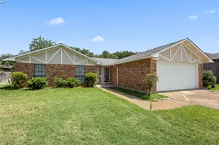 7717 Acapulco Rd, Fort Worth, TX 76112 - Photo 2