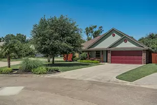 1221 Eagle Lake Dr, Azle, TX 76020 - Photo 28