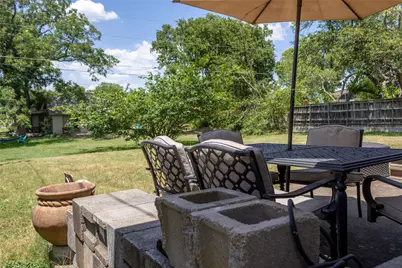 315 Dow Ross Boulevard, Duncanville, TX 75116 - Photo 4